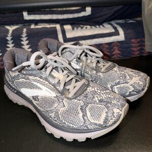 Brooks Adrenaline GTS 20 sneakers